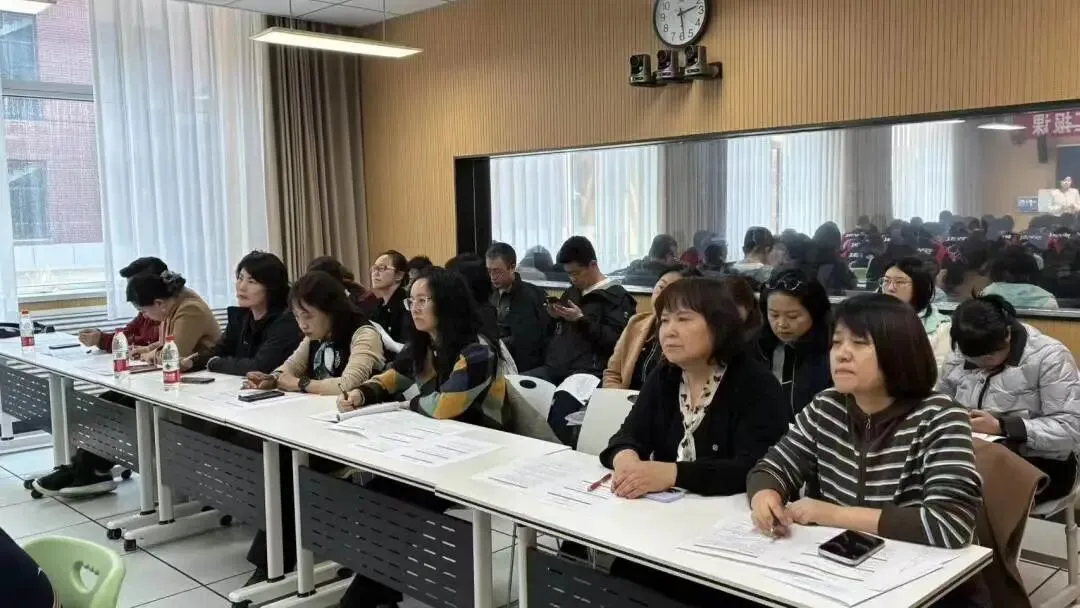 【31视角·教研】试卷讲评培新秀,AI赋能促提升——我校举办2025—2026学年度新教师及青年教师汇报课活动-第17张图片-四季读书网