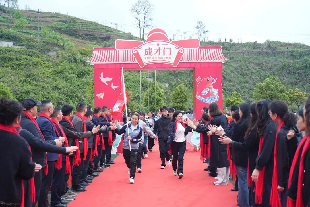 鏖战中考,誓铸辉煌 | 仁怀市第九中学2026届学生中考动员大会圆满举行-第15张图片-四季读书网 鏖战中考,誓铸辉煌 | 仁怀市第九中学2026届学生中考动员大会圆满举行-第15张图片-四季读书网