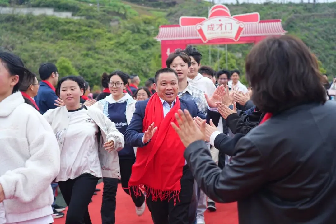 鏖战中考,誓铸辉煌 | 仁怀市第九中学2026届学生中考动员大会圆满举行-第20张图片-四季读书网 鏖战中考,誓铸辉煌 | 仁怀市第九中学2026届学生中考动员大会圆满举行-第20张图片-四季读书网