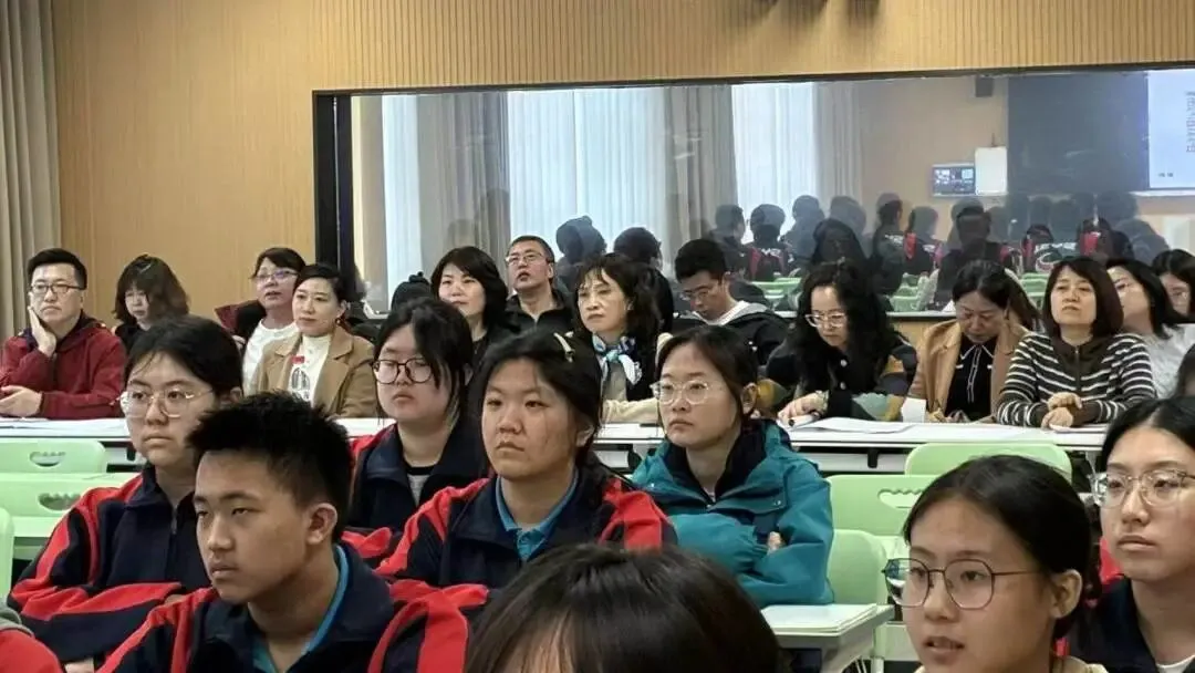 【31视角·教研】试卷讲评培新秀,AI赋能促提升——我校举办2025—2026学年度新教师及青年教师汇报课活动-第22张图片-四季读书网