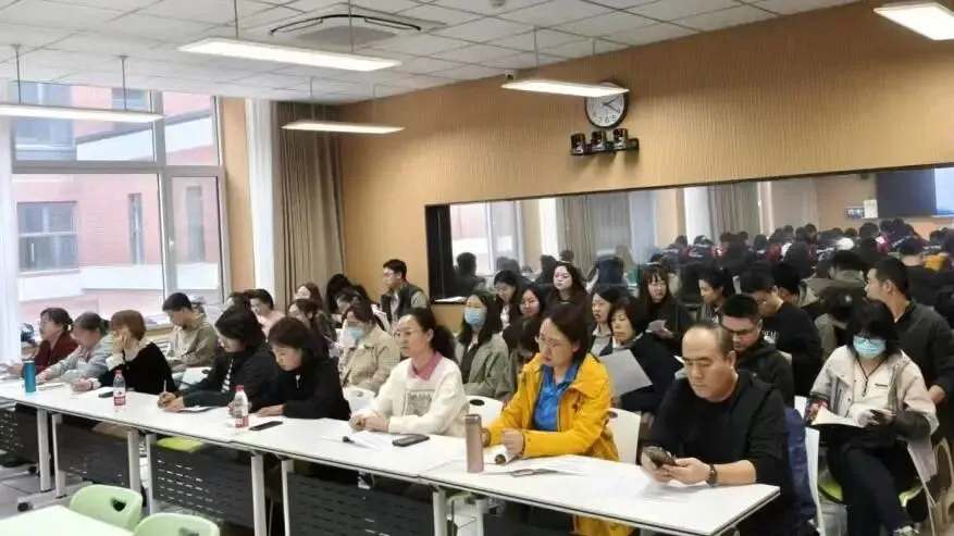【31视角·教研】试卷讲评培新秀,AI赋能促提升——我校举办2025—2026学年度新教师及青年教师汇报课活动-第27张图片-四季读书网
