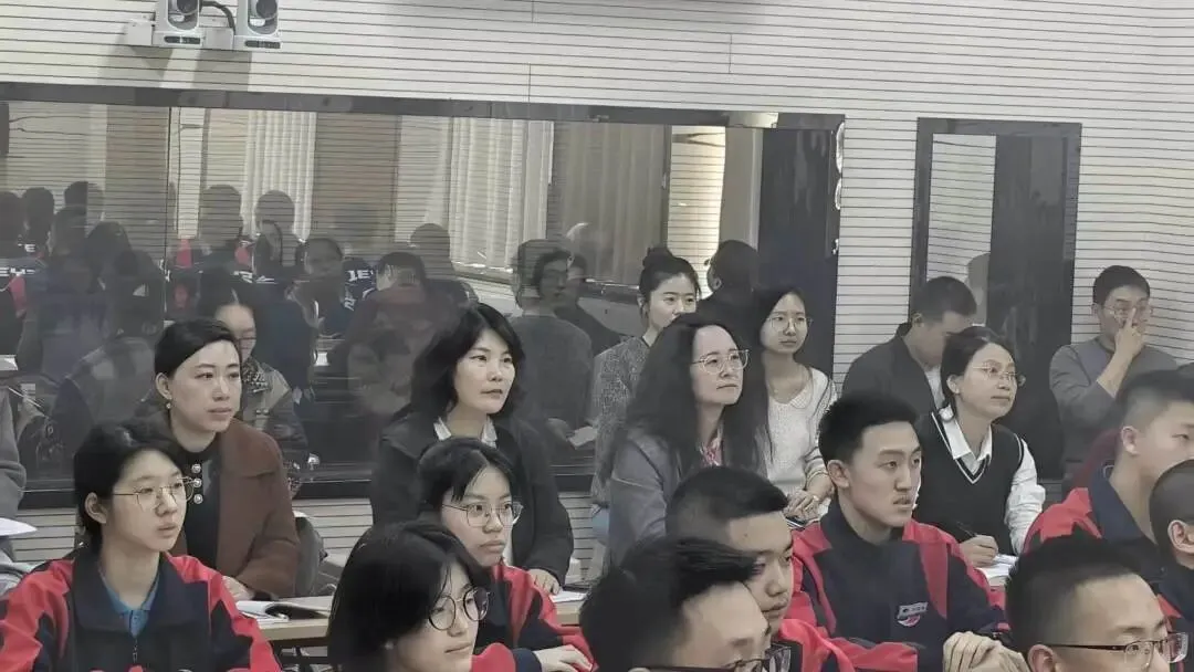 【31视角·教研】试卷讲评培新秀,AI赋能促提升——我校举办2025—2026学年度新教师及青年教师汇报课活动-第32张图片-四季读书网