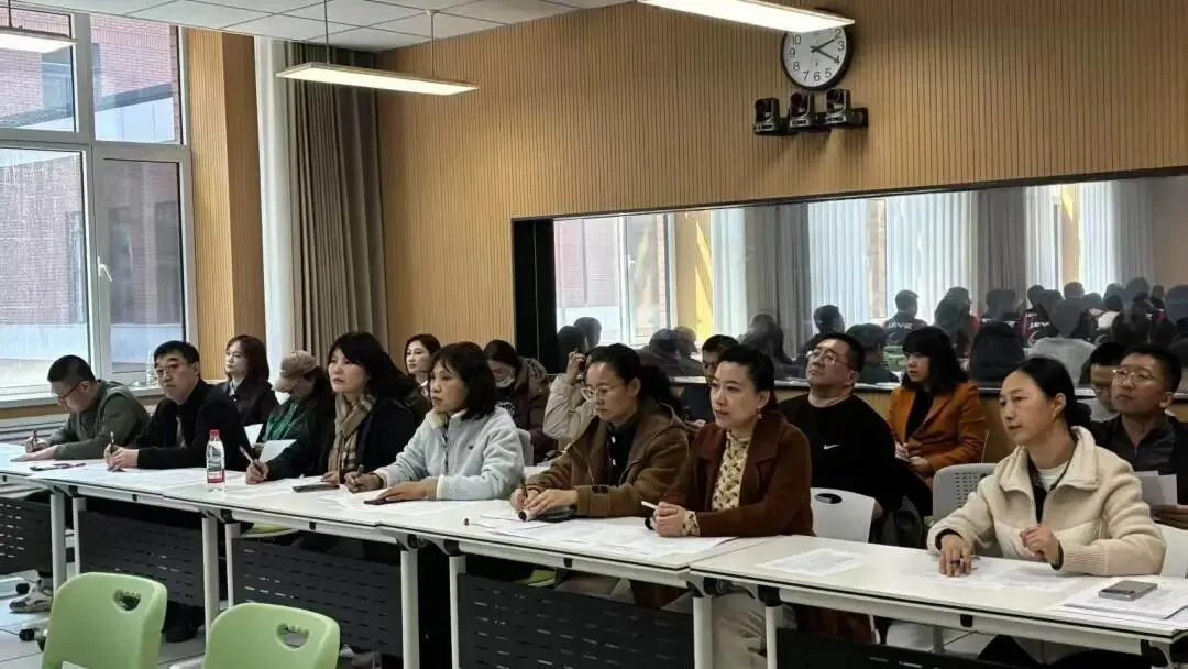 【31视角·教研】试卷讲评培新秀,AI赋能促提升——我校举办2025—2026学年度新教师及青年教师汇报课活动-第37张图片-四季读书网