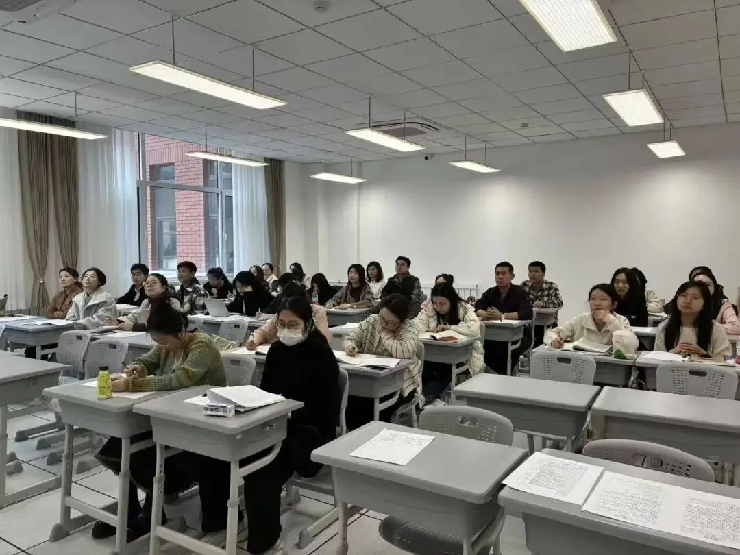 【31视角·教研】试卷讲评培新秀,AI赋能促提升——我校举办2025—2026学年度新教师及青年教师汇报课活动-第41张图片-四季读书网