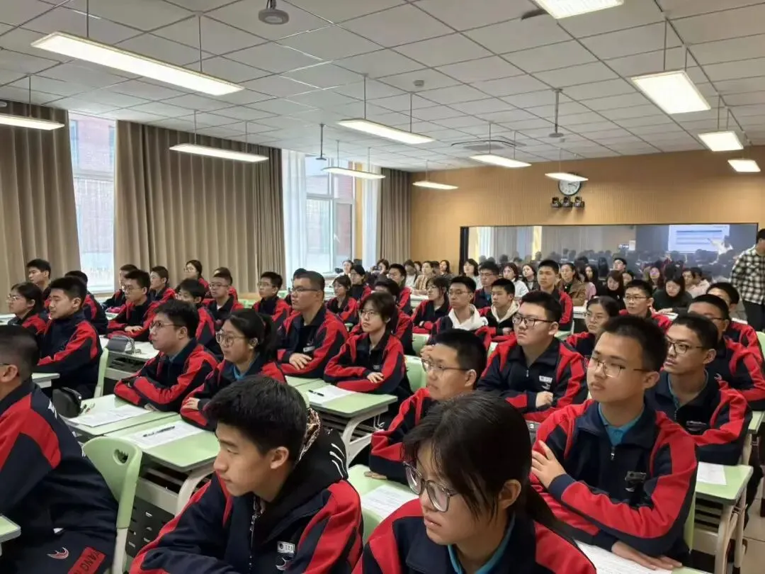 【31视角·教研】试卷讲评培新秀,AI赋能促提升——我校举办2025—2026学年度新教师及青年教师汇报课活动-第46张图片-四季读书网