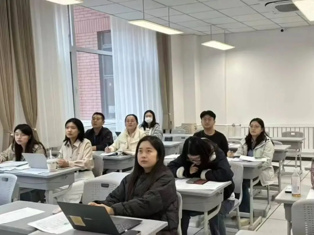 【31视角·教研】试卷讲评培新秀,AI赋能促提升——我校举办2025—2026学年度新教师及青年教师汇报课活动-第51张图片-四季读书网