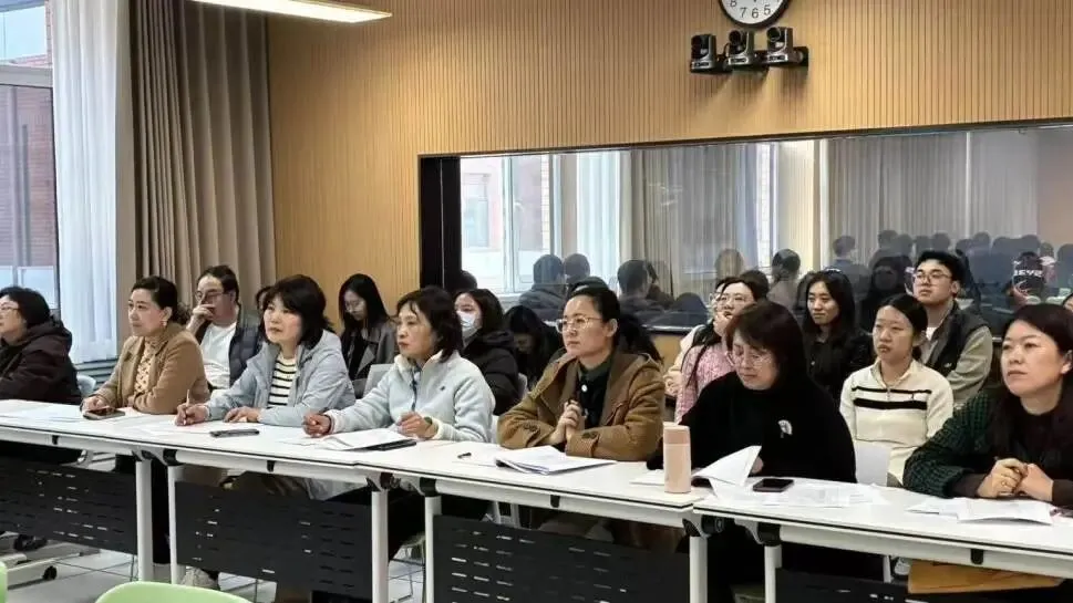 【31视角·教研】试卷讲评培新秀,AI赋能促提升——我校举办2025—2026学年度新教师及青年教师汇报课活动-第52张图片-四季读书网