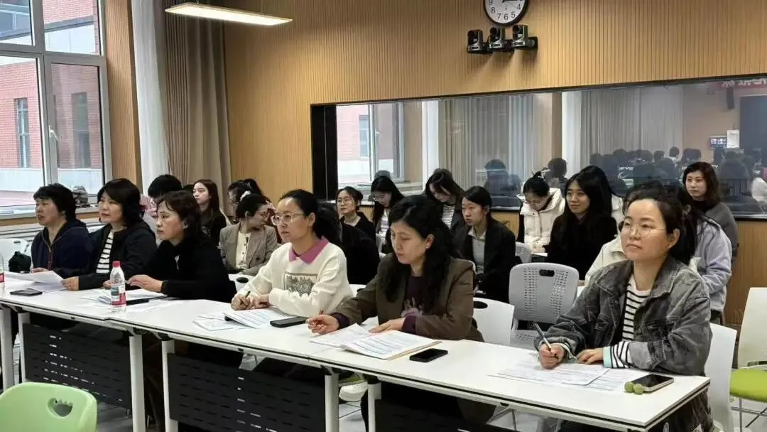【31视角·教研】试卷讲评培新秀,AI赋能促提升——我校举办2025—2026学年度新教师及青年教师汇报课活动-第62张图片-四季读书网