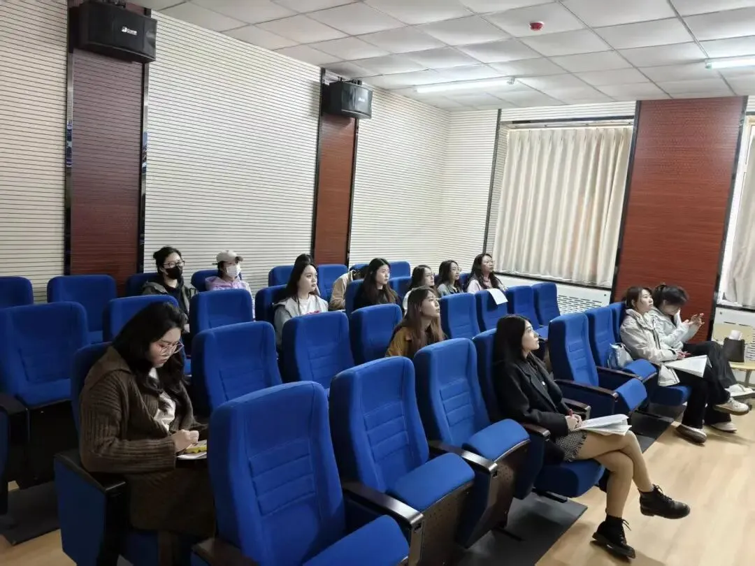 【31视角·教研】试卷讲评培新秀,AI赋能促提升——我校举办2025—2026学年度新教师及青年教师汇报课活动-第66张图片-四季读书网