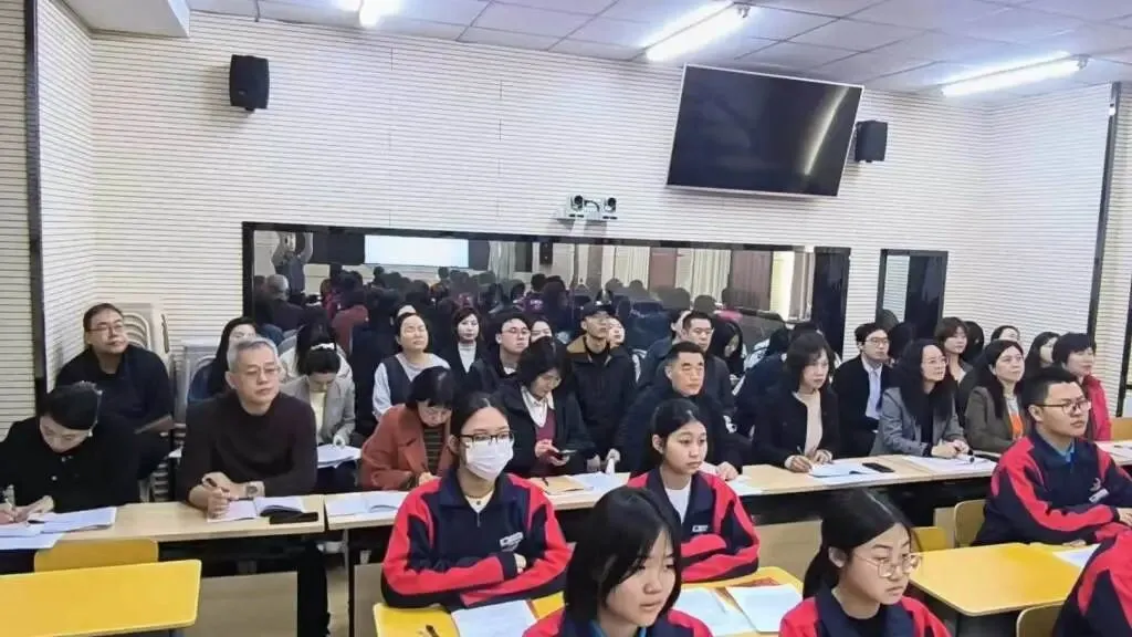 【31视角·教研】试卷讲评培新秀,AI赋能促提升——我校举办2025—2026学年度新教师及青年教师汇报课活动-第67张图片-四季读书网