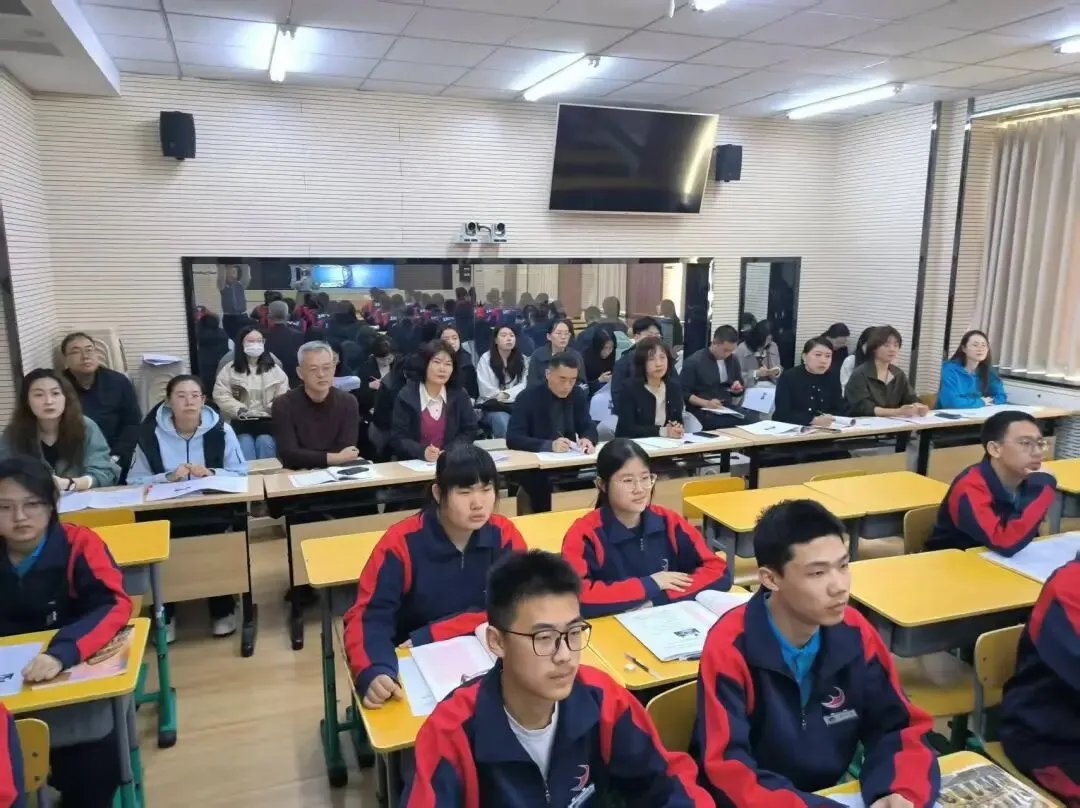 【31视角·教研】试卷讲评培新秀,AI赋能促提升——我校举办2025—2026学年度新教师及青年教师汇报课活动-第71张图片-四季读书网