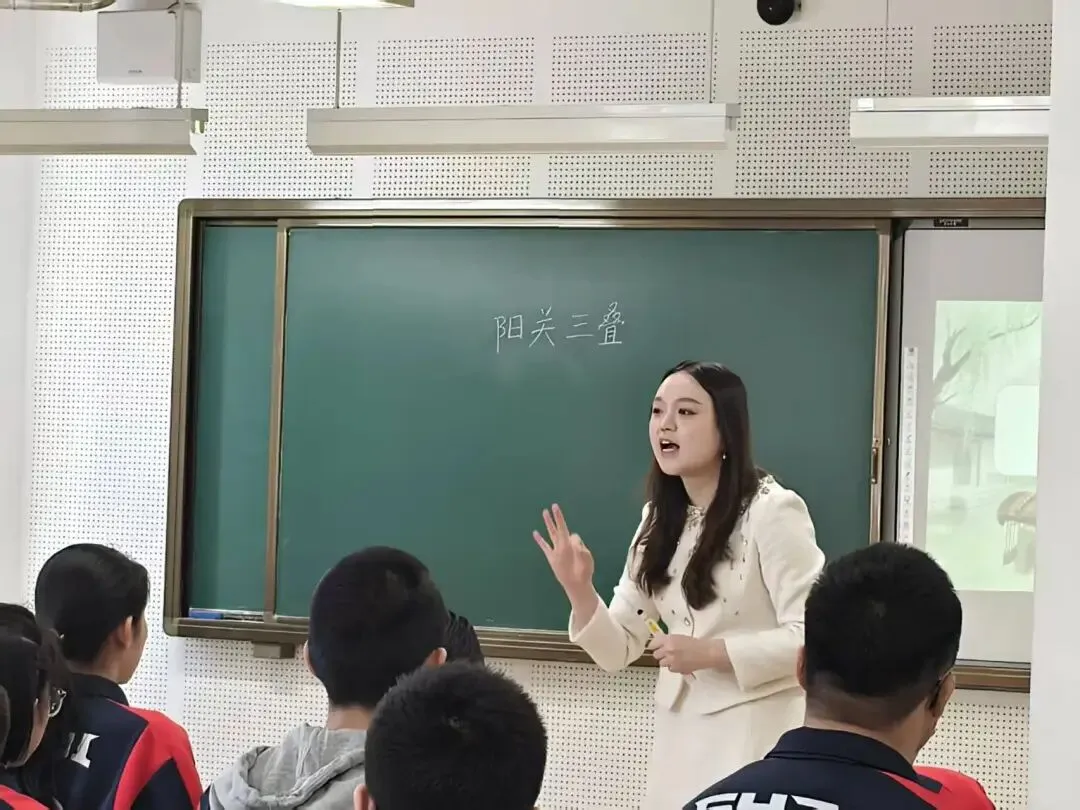 【31视角·教研】试卷讲评培新秀,AI赋能促提升——我校举办2025—2026学年度新教师及青年教师汇报课活动-第74张图片-四季读书网