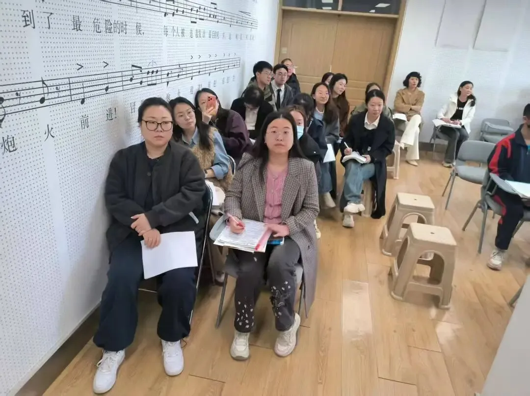 【31视角·教研】试卷讲评培新秀,AI赋能促提升——我校举办2025—2026学年度新教师及青年教师汇报课活动-第76张图片-四季读书网
