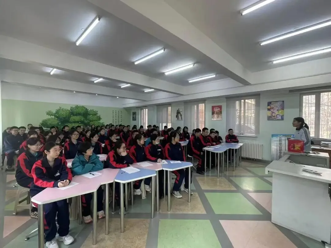 【31视角·教研】试卷讲评培新秀,AI赋能促提升——我校举办2025—2026学年度新教师及青年教师汇报课活动-第86张图片-四季读书网