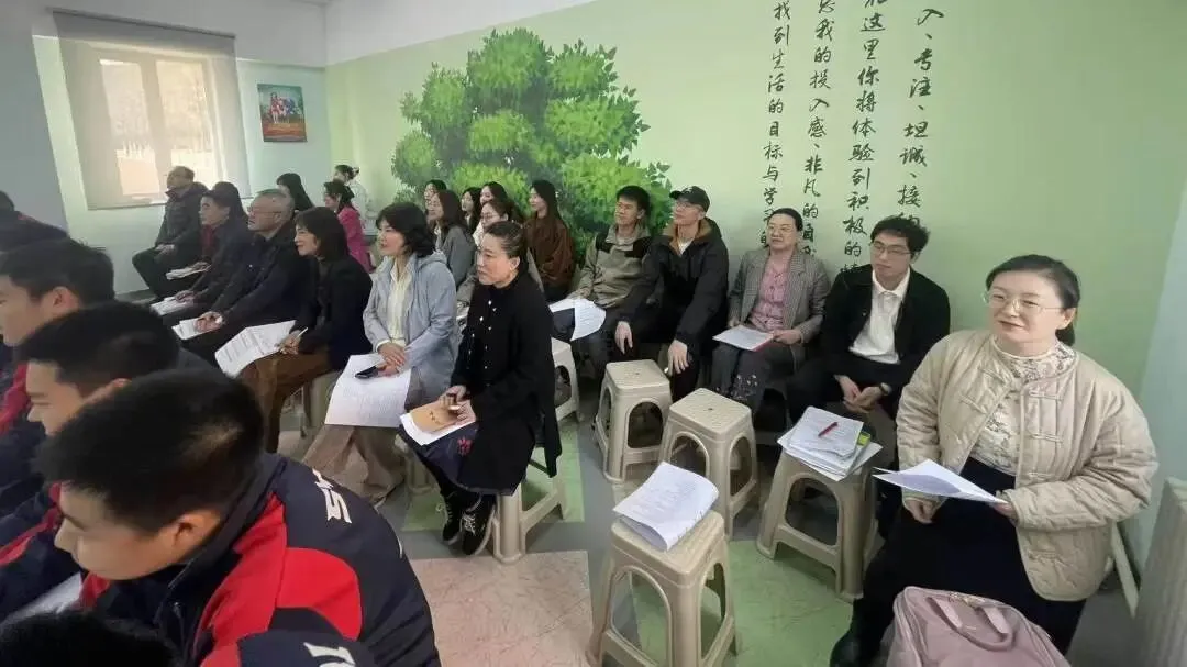 【31视角·教研】试卷讲评培新秀,AI赋能促提升——我校举办2025—2026学年度新教师及青年教师汇报课活动-第87张图片-四季读书网