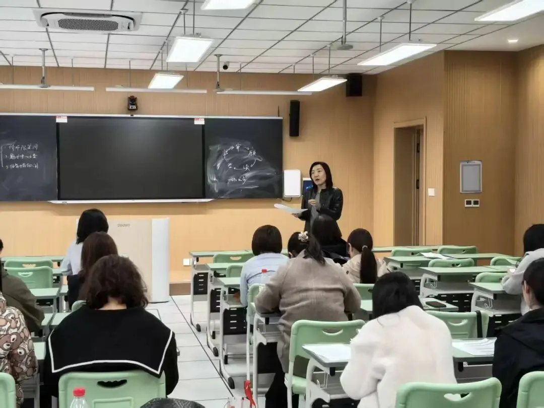【31视角·教研】试卷讲评培新秀,AI赋能促提升——我校举办2025—2026学年度新教师及青年教师汇报课活动-第90张图片-四季读书网