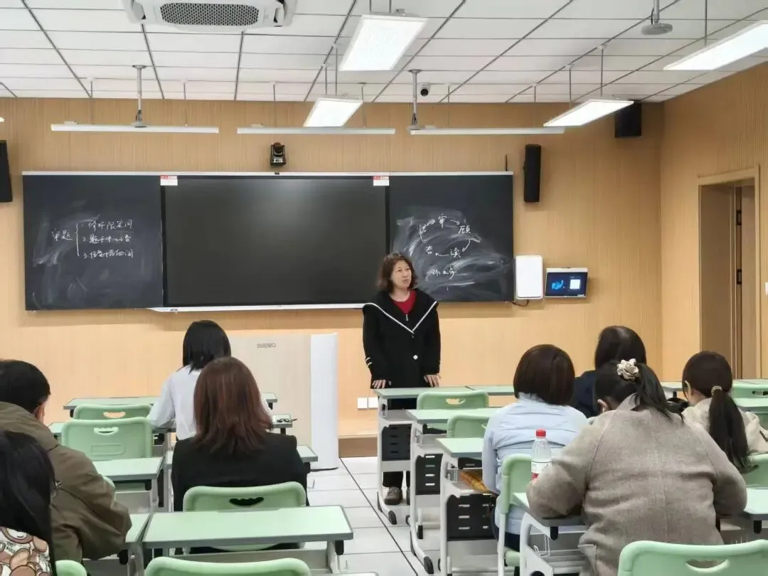 【31视角·教研】试卷讲评培新秀,AI赋能促提升——我校举办2025—2026学年度新教师及青年教师汇报课活动-第91张图片-四季读书网