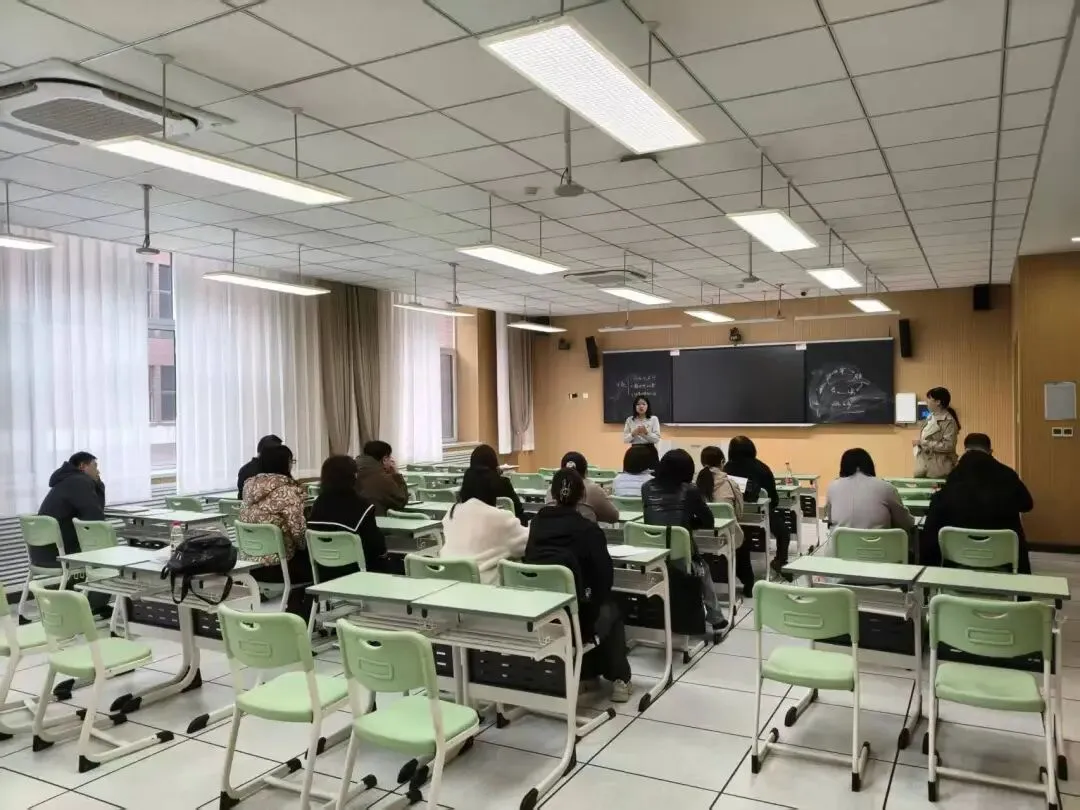 【31视角·教研】试卷讲评培新秀,AI赋能促提升——我校举办2025—2026学年度新教师及青年教师汇报课活动-第93张图片-四季读书网
