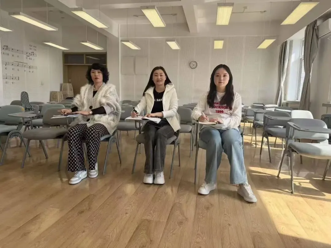 【31视角·教研】试卷讲评培新秀,AI赋能促提升——我校举办2025—2026学年度新教师及青年教师汇报课活动-第108张图片-四季读书网