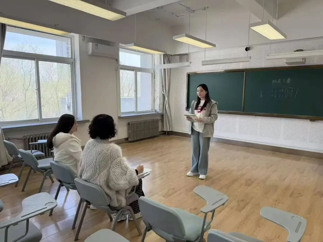 【31视角·教研】试卷讲评培新秀,AI赋能促提升——我校举办2025—2026学年度新教师及青年教师汇报课活动-第109张图片-四季读书网
