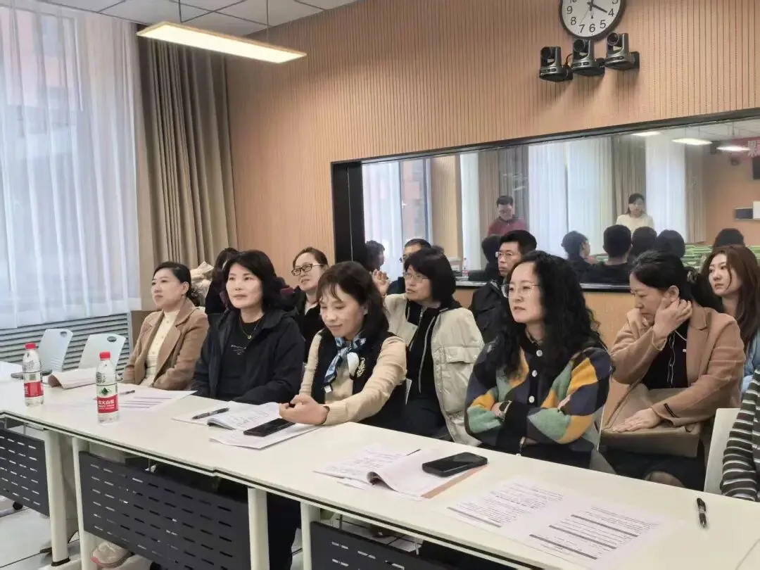 【31视角·教研】试卷讲评培新秀,AI赋能促提升——我校举办2025—2026学年度新教师及青年教师汇报课活动-第116张图片-四季读书网