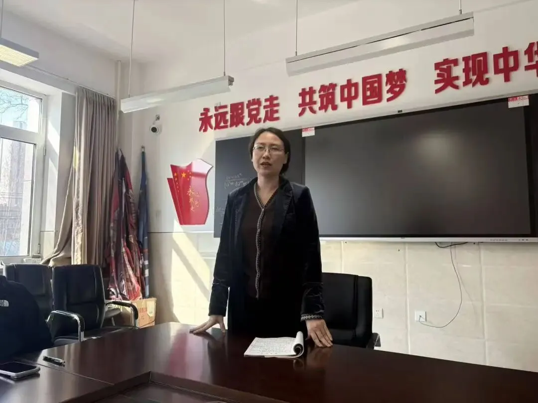 【31视角·教研】试卷讲评培新秀,AI赋能促提升——我校举办2025—2026学年度新教师及青年教师汇报课活动-第118张图片-四季读书网