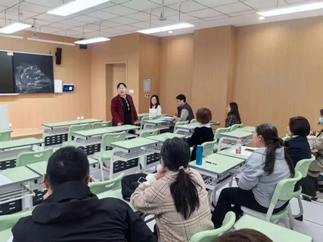 【31视角·教研】试卷讲评培新秀,AI赋能促提升——我校举办2025—2026学年度新教师及青年教师汇报课活动-第122张图片-四季读书网