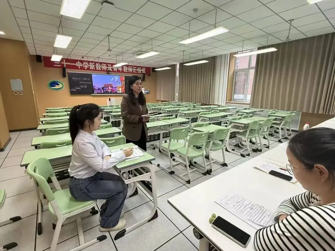 【31视角·教研】试卷讲评培新秀,AI赋能促提升——我校举办2025—2026学年度新教师及青年教师汇报课活动-第133张图片-四季读书网