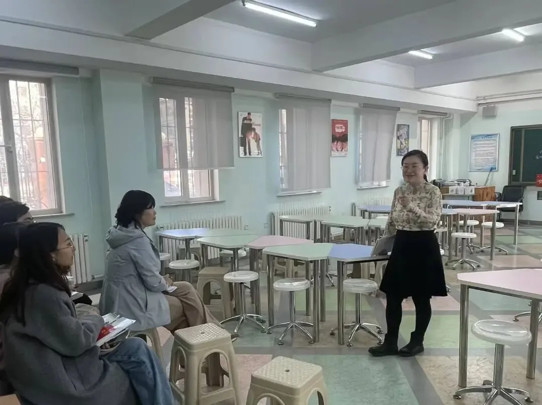 【31视角·教研】试卷讲评培新秀,AI赋能促提升——我校举办2025—2026学年度新教师及青年教师汇报课活动-第139张图片-四季读书网