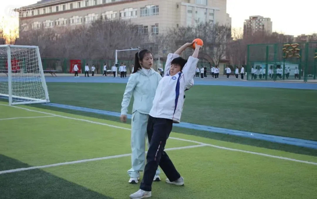【诚勤润德】砺体强基逐锋芒 凝心聚力战中考——阜康市第一中学九年级体育二模测试圆满收官-第3张图片-四季读书网