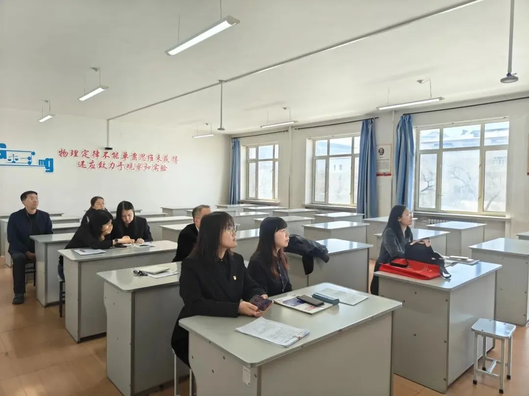 真题导向·AI赋能·实验破难——市物理教研员深入我校物理组指导教学工作 第14张