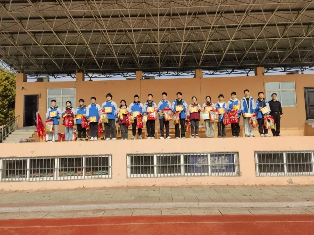 罗塘高中召开高三年级模拟考试表彰大会 第4张