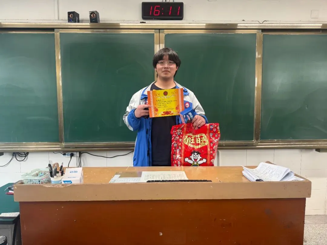 罗塘高中召开高三年级模拟考试表彰大会 第20张