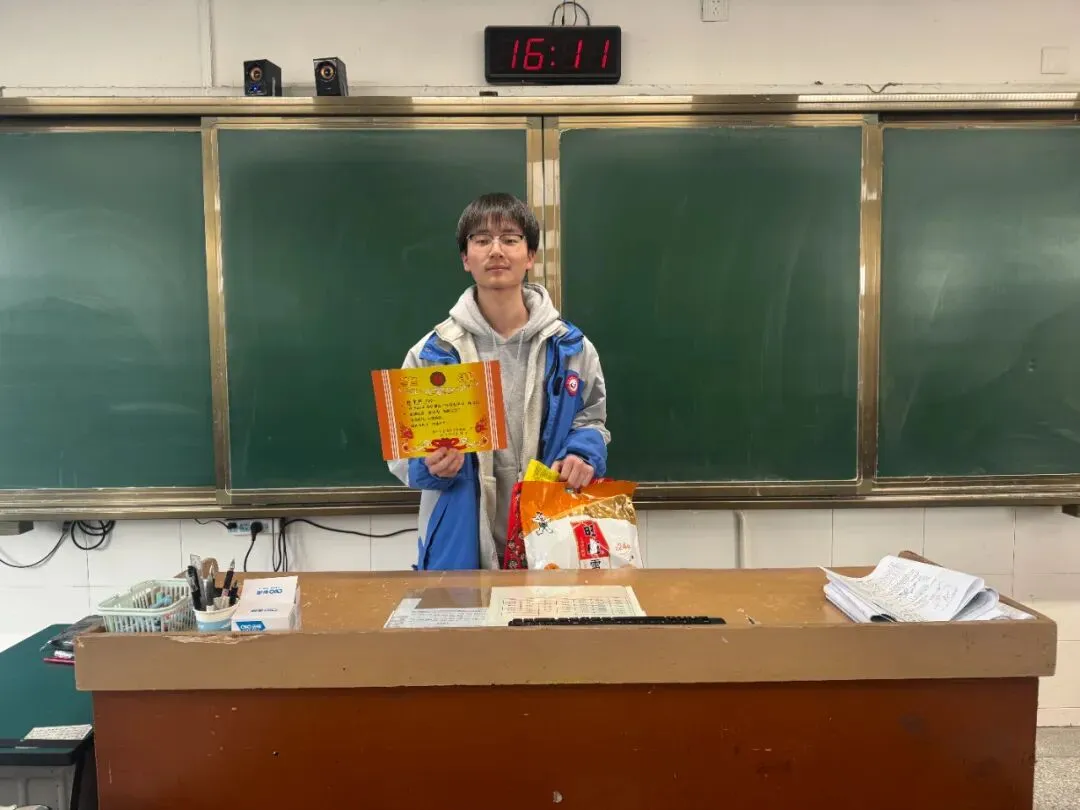 罗塘高中召开高三年级模拟考试表彰大会 第21张