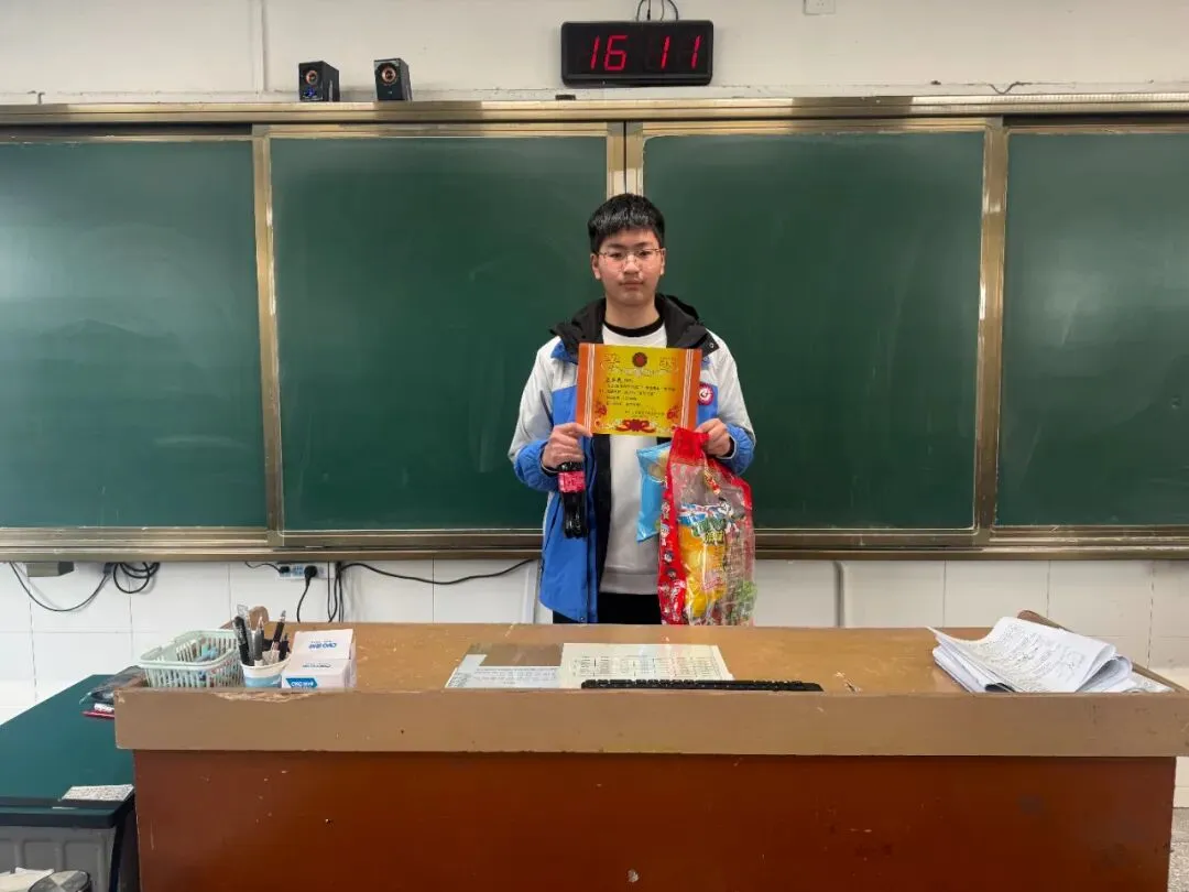 罗塘高中召开高三年级模拟考试表彰大会 第22张