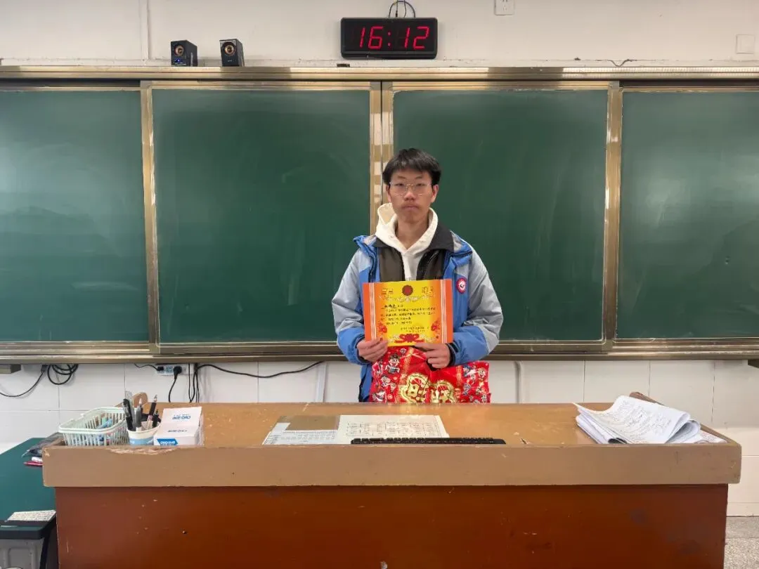 罗塘高中召开高三年级模拟考试表彰大会 第25张