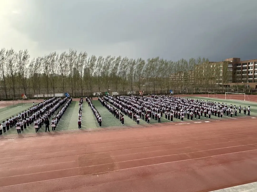 青春燃赛场,拼搏向中考——德州市第一中学附属中学初三学子30人万米接力赛与排球赛-第9张图片-四季读书网 青春燃赛场,拼搏向中考——德州市第一中学附属中学初三学子30人万米接力赛与排球赛-第9张图片-四季读书网