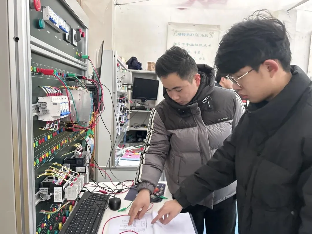 中考不是终点,电力技能才是人生 "硬通货"—— 临沂电力技术学校菏泽校区欢迎你 第2张 中考不是终点,电力技能才是人生 "硬通货"—— 临沂电力技术学校菏泽校区欢迎你 第2张