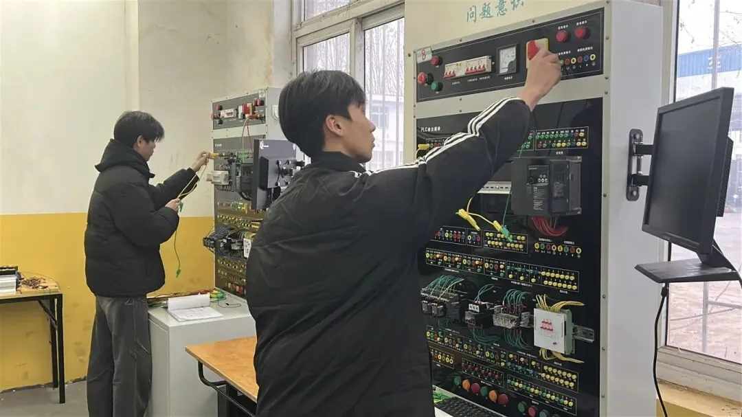 中考不是终点,电力技能才是人生 "硬通货"—— 临沂电力技术学校菏泽校区欢迎你 第3张 中考不是终点,电力技能才是人生 "硬通货"—— 临沂电力技术学校菏泽校区欢迎你 第3张