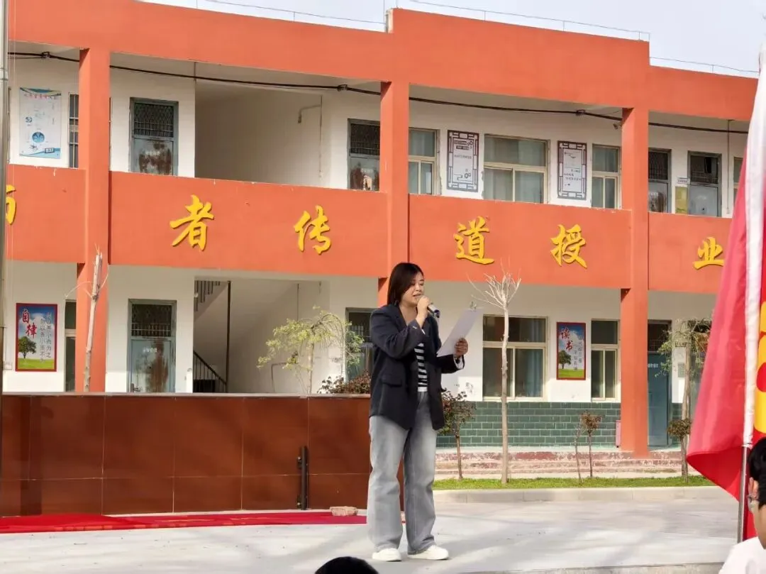 新安中学2026年中考誓师大会-第18张图片-四季读书网