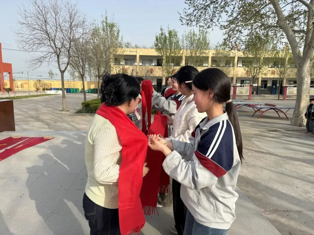 新安中学2026年中考誓师大会-第27张图片-四季读书网