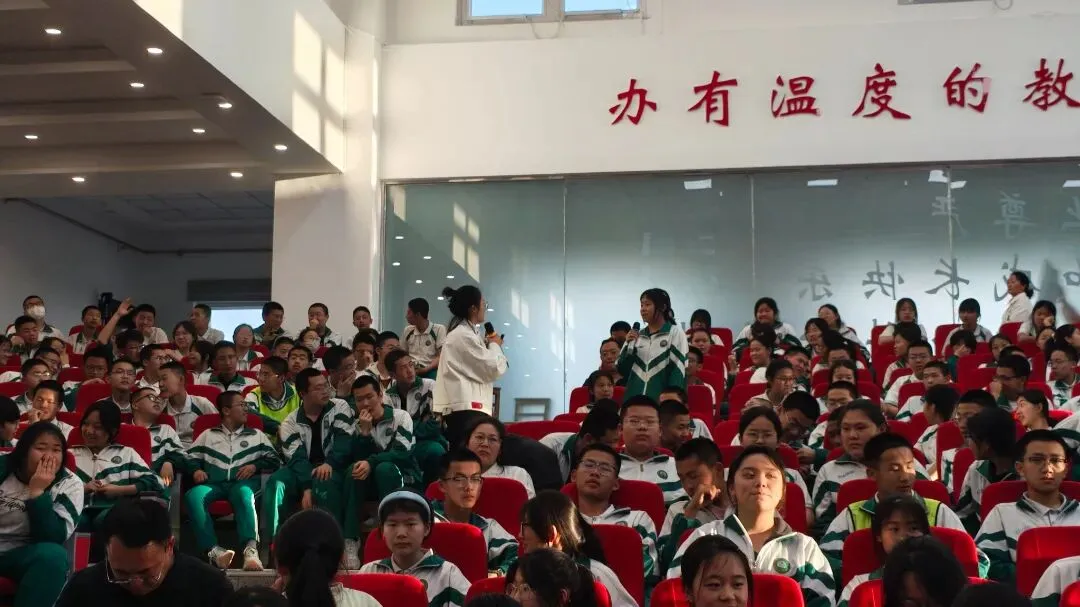 朋辈伴行逐梦未来,把脉问诊决胜中考——瓜州二中圆满举办“清北朋辈伴行”系列活动 第9张 朋辈伴行逐梦未来,把脉问诊决胜中考——瓜州二中圆满举办“清北朋辈伴行”系列活动 第9张