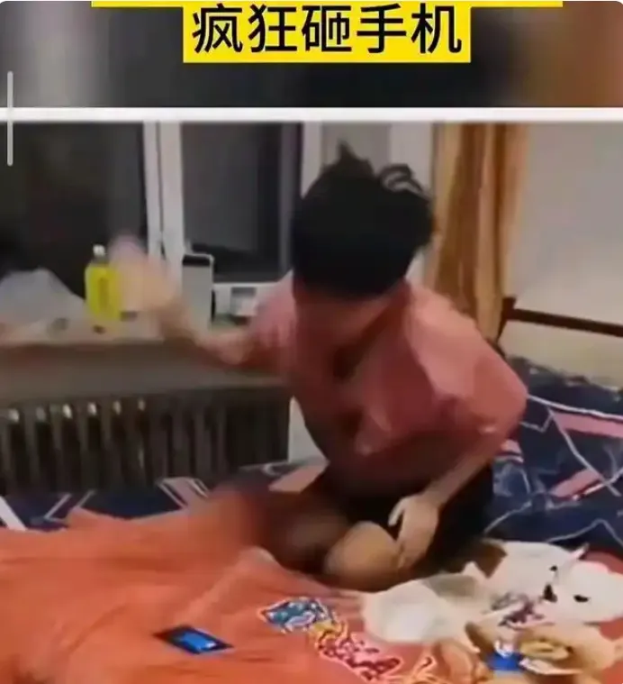 扎心!中考落榜男孩磕头求读私立,父母怒斥:3年要10万!读不了! 第2张