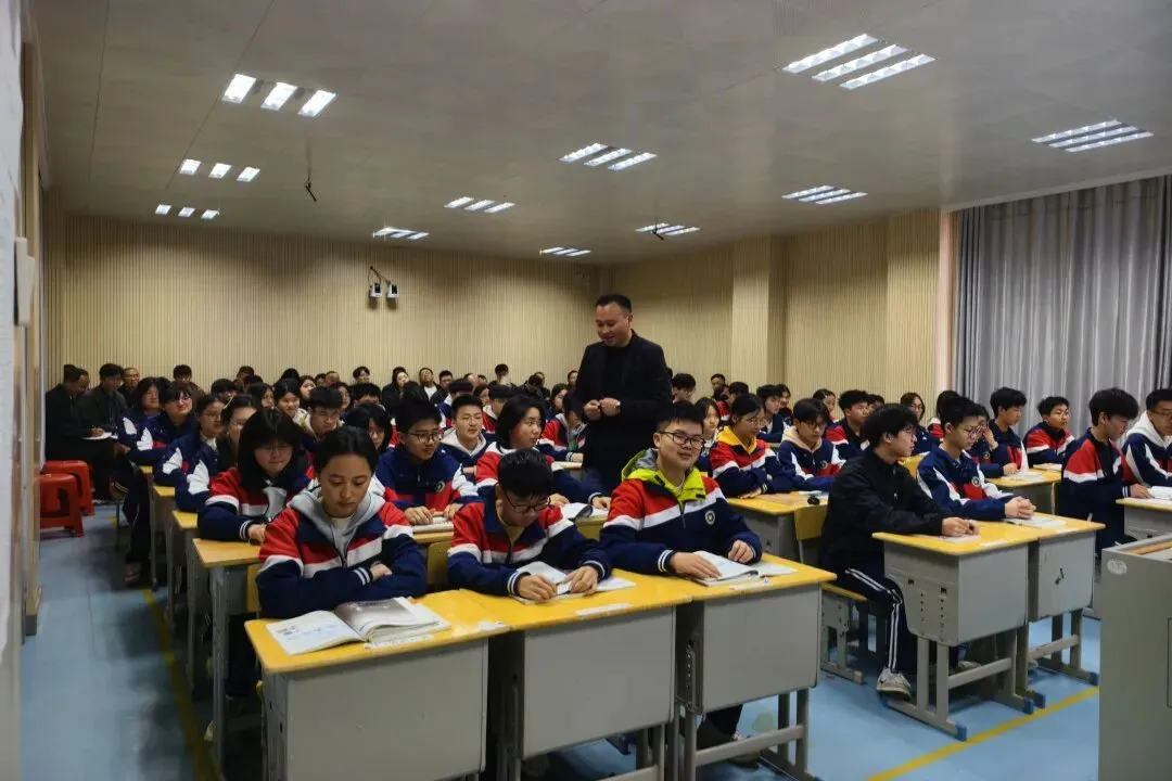 研思共进明方向 蓄力冲刺助中考——来凤县2026年初中物理复习备考研讨会在思源实验学校顺利召开-第18张图片-四季读书网 研思共进明方向 蓄力冲刺助中考——来凤县2026年初中物理复习备考研讨会在思源实验学校顺利召开-第18张图片-四季读书网