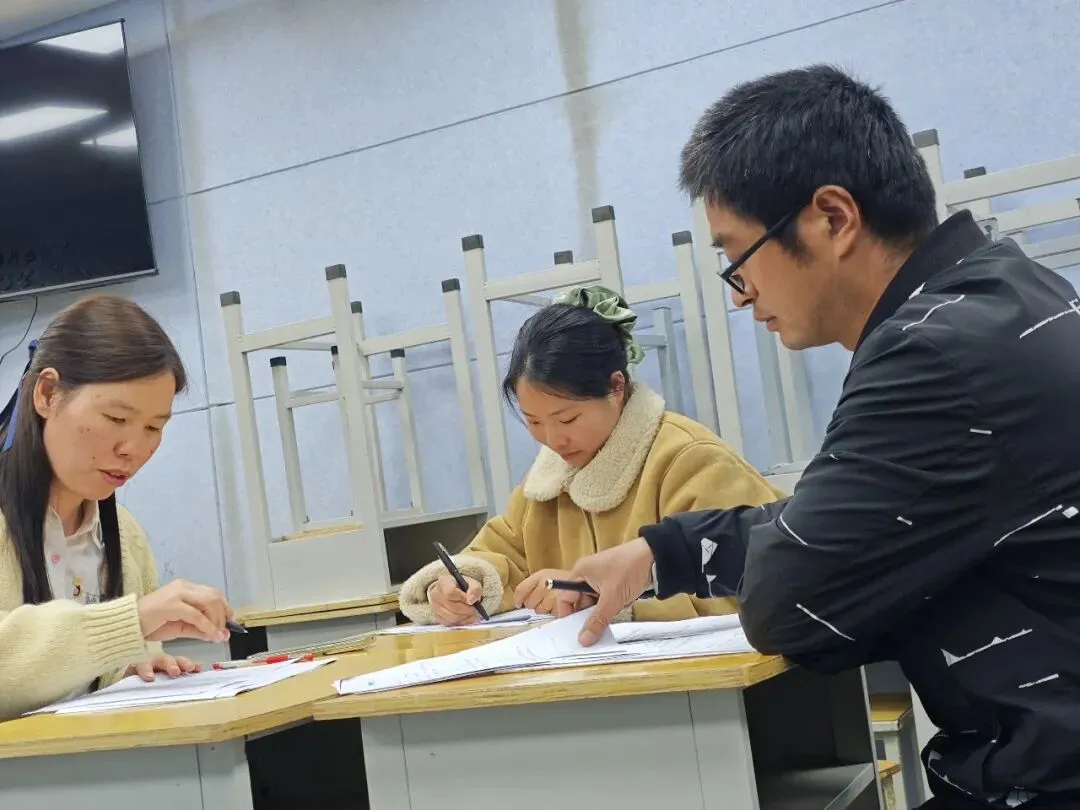 【工作室56】深耕试卷分析,锚定备考方向——朱会利小学数学工作室第五十一期研修活动-第1张图片-四季读书网 【工作室56】深耕试卷分析,锚定备考方向——朱会利小学数学工作室第五十一期研修活动-第1张图片-四季读书网