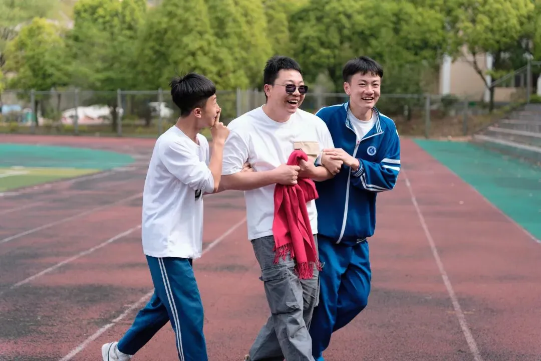 策马扬鞭战中考 金榜题名铸辉煌—— 六枝特区第九中学 教育集团2026 届冲刺誓师大会圆满举行-第7张图片-四季读书网