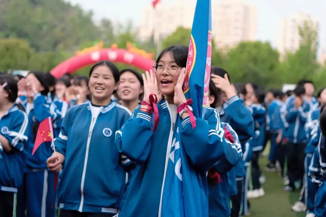 策马扬鞭战中考 金榜题名铸辉煌—— 六枝特区第九中学 教育集团2026 届冲刺誓师大会圆满举行-第14张图片-四季读书网
