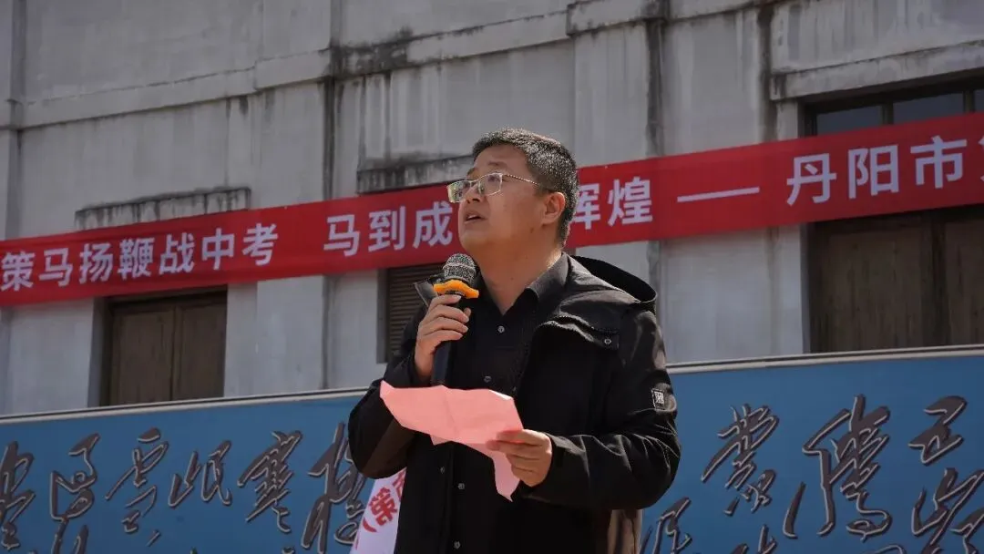 青春淬火砺锋芒 策马扬鞭战中考——大金山国防园单日迎来千余名学子开展誓师与主题研学活动-第3张图片-四季读书网 青春淬火砺锋芒 策马扬鞭战中考——大金山国防园单日迎来千余名学子开展誓师与主题研学活动-第3张图片-四季读书网