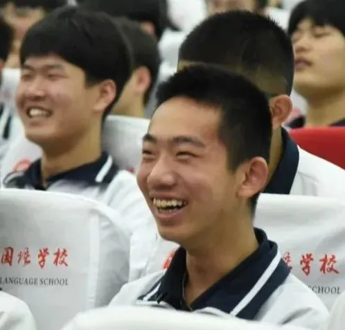 破茧逐光 中考加冕|菏外小初部 2026 届初三中考 60 天动员大会圆满落幕 第22张 破茧逐光 中考加冕|菏外小初部 2026 届初三中考 60 天动员大会圆满落幕 第22张