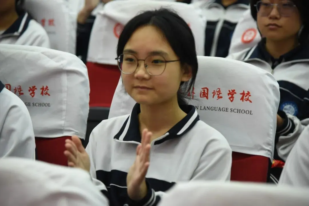 破茧逐光 中考加冕|菏外小初部 2026 届初三中考 60 天动员大会圆满落幕 第24张 破茧逐光 中考加冕|菏外小初部 2026 届初三中考 60 天动员大会圆满落幕 第24张